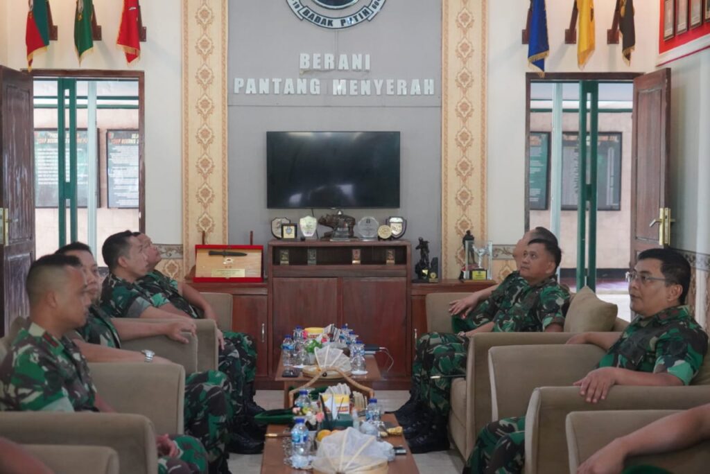 Kunjungi Yonif Mekanis 320/BP, Brigjen TNI Tatang Subarna : Jaga Nama Baik Satuan dan Keluargamu