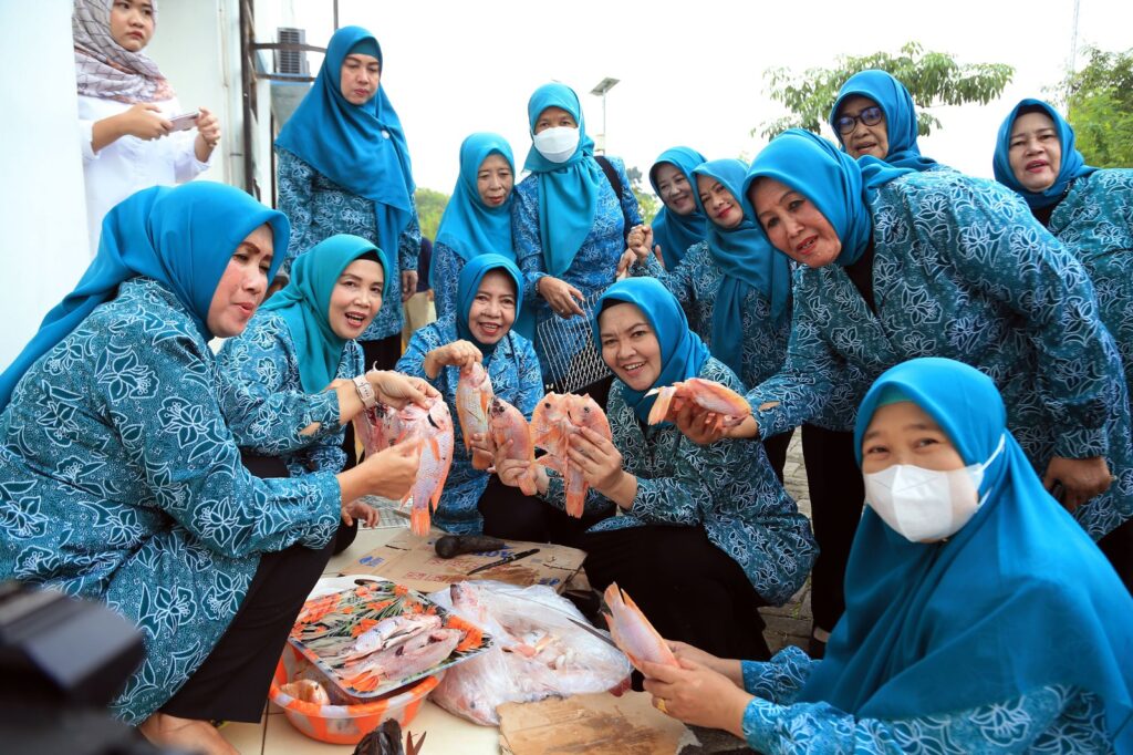 Tekan Stunting, TP PKK Provinsi Banten Sosialisasikan Gerakan Masyarakat Gemar Makan Ikan