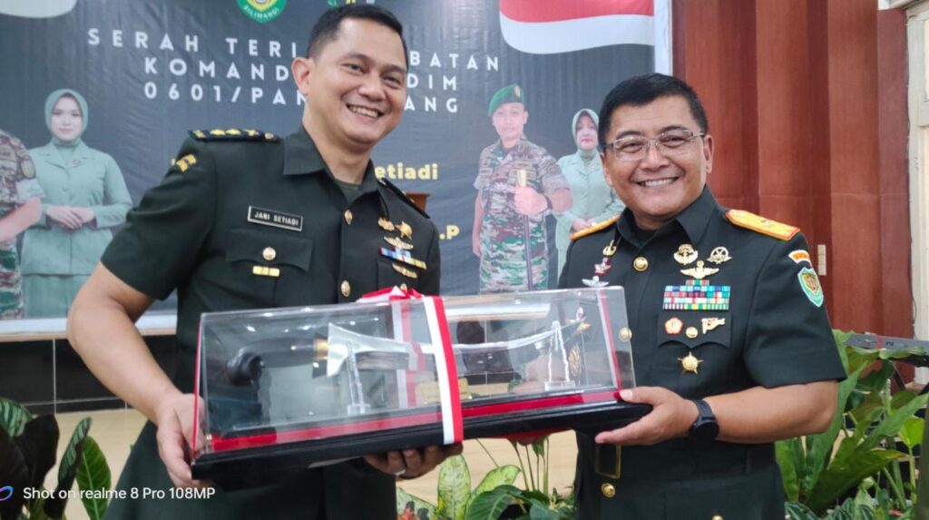 Pimpin Sertijab Dandim 0601/Pandeglang Ini Pesan Danrem 064/Maulana Yusuf Pimpin Sertijab Dandim 0601/Pandeglang Ini Pesan Danrem 064/Maulana Yusuf