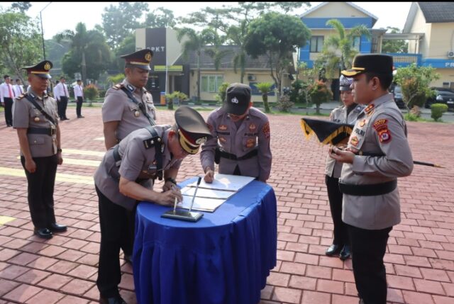 Kapolres Lebak Pimpin Upacara Sertijab Kabag SDM Polres Lebak dan Kapolsek Warunggunung