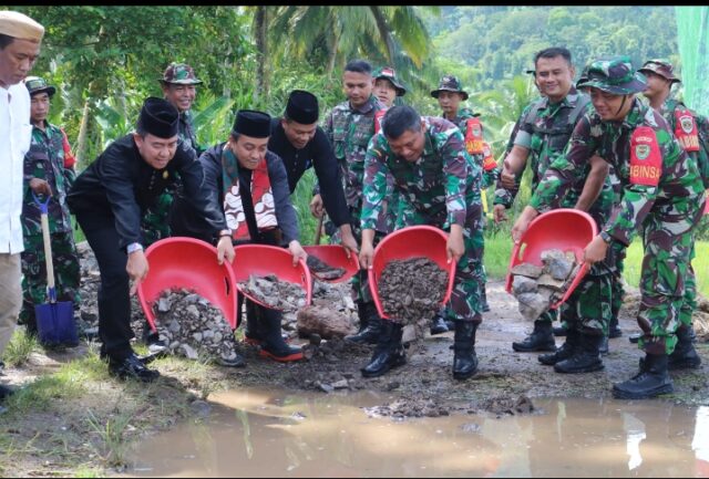 Dandim Buka Karya Bakti TNI Satkowil Kodim 0602/Serang Di Padarincang