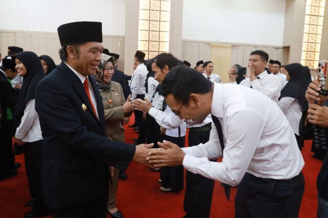 Pj Gubernur Banten Al Muktabar Berikan Tantangan Kepada 34 PNS Baru ...