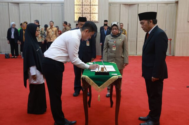 Pj Gubernur Lantik 56 Pejabat Fungsional dan 34 Pegawai Negeri Pemprov Banten