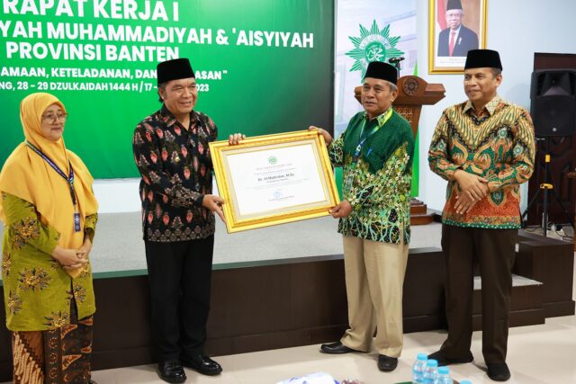 Al Muktabar Raih Penghargaan PW Muhammadiyah Provinsi Banten