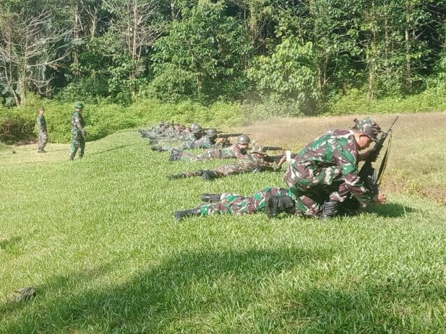 Anggota Kodim 0602/Serang Asah Kemampuan Menembak Senjata Ringan