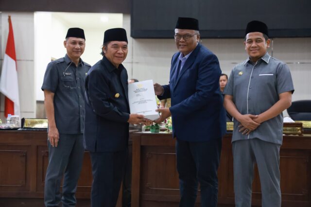 Pj Gubernur Banten Sampaikan Nota Pengantar Raperda Pertanggungjawaban ABPD 2022