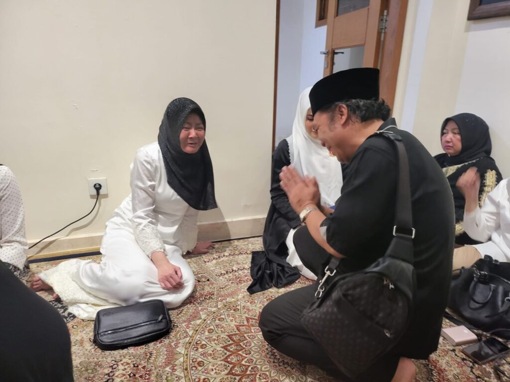 Pj Gubernur Banten Takjiyah ke Keluarga Desmond J Mahesa Pj Gubernur Banten Takjiyah ke Keluarga Desmond J Mahesa