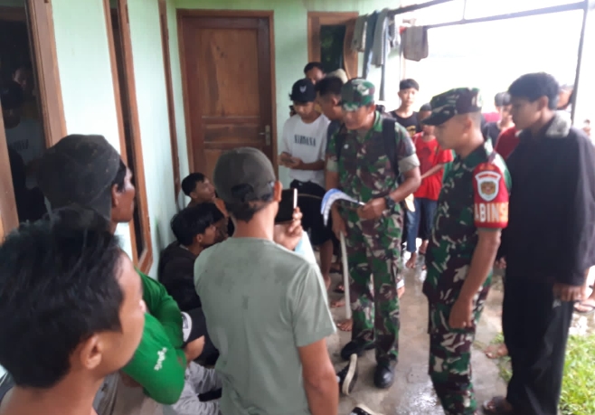 Cegah Tawuran Antar Pelajar, Babinsa Amankan 6 Pelajar Bersenjata Tajam