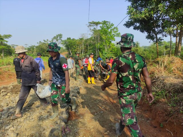 Dengan Rasa Kebersamaan, TMMD 117 Kodim 0601 Pandeglang Bangkitkan Semangat Gotong Royong