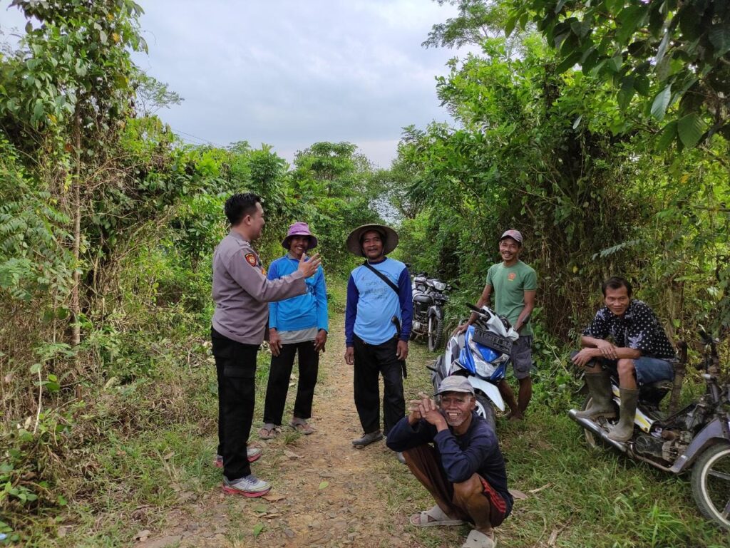 Di Hari Ke 11 Satgas TMMD Kodim 0601/Pandeglang Semakin Akrab Dengan Warga Sekitar