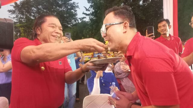 Berbagi Tumpeng Bersama Direksi dan Komisaris, Al Muktabar : Simbol Kebersamaan Bangun Bank Banten