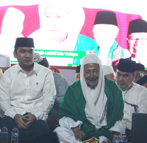 Puluhan Ribu Masyarakat Bersama Ulama dan Tokoh Agama Banten Menggelar Istighosah HUT Bhayangkara ke 77