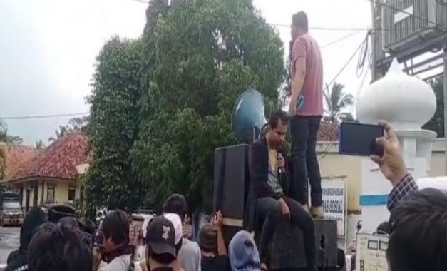 Bela KPM BPNT dan PKH, Sembilan Organisasi Demo Dinsos Pandeglang