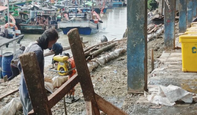 Pasar Ikan di TPI 3 Labuan di Rehab, Aktivis Sebut Pekerjaannya Diduga Asal Jadi