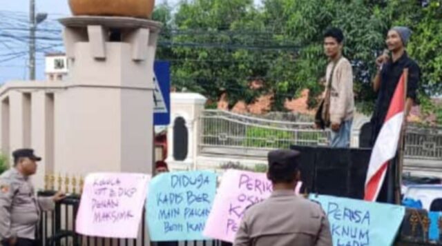 BBIAT Banyak Yang Terbengkalai, Aktivis Demo Di Dinas Perikanan Pandeglang