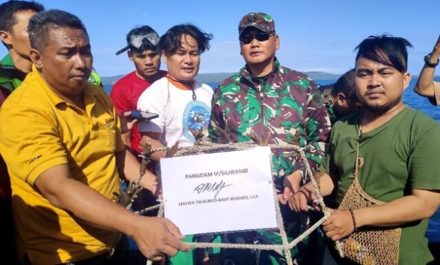 Rebabilitasi Terumbu Karang, Pangdam Turun Langsung Ajak Komunitas Anak Pantai