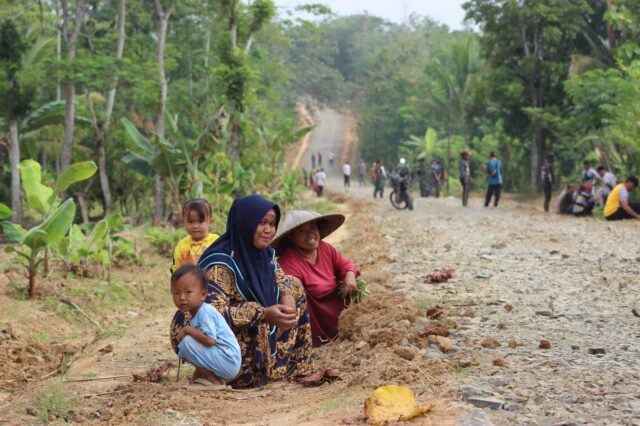 Terekam Kamera, Sosok Wanita di TMMD 117 Kodim 0601/Pandeglang