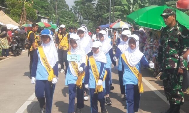 Sambut HUT RI ke 78, Koramil 0602-12/Ciomas Bersama Kecamatan Ciomas Gelar Lomba Gerak Jalan