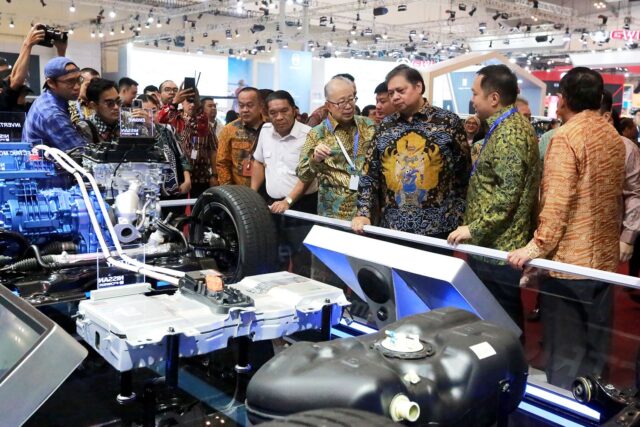 Hadiri Pembukaan GIIAS 2023, Pj Gubernur Banten : Industri Otomotif Tingkatkan Pertumbuhan Ekonomi dan Pendapatan Daerah