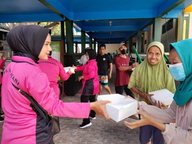 Pengurus Bhayangkari Ranting KSKP Merak Menggelar Giat Jumat Berkah