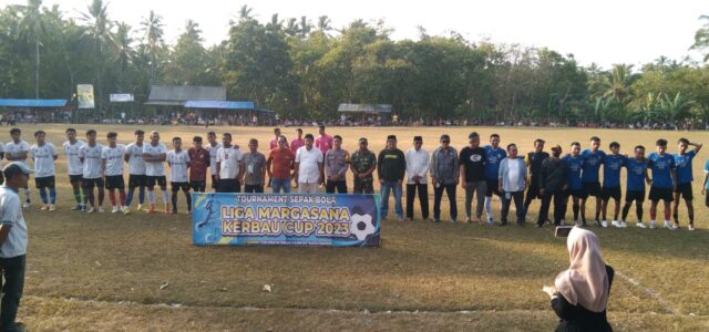 Pastikan Aman, Babinsa Koramil 0111/Pagelaran Hadiri Turnamen Sepakbola