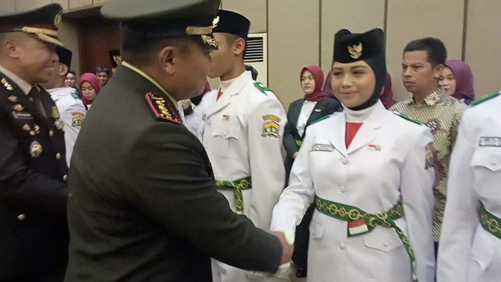 Dandim 0602/Serang Hadiri Upacara Pengukuhan Paskibraka Tingkat Kota Serang Dandim 0602/Serang Hadiri Upacara Pengukuhan Paskibraka Tingkat Kota Serang