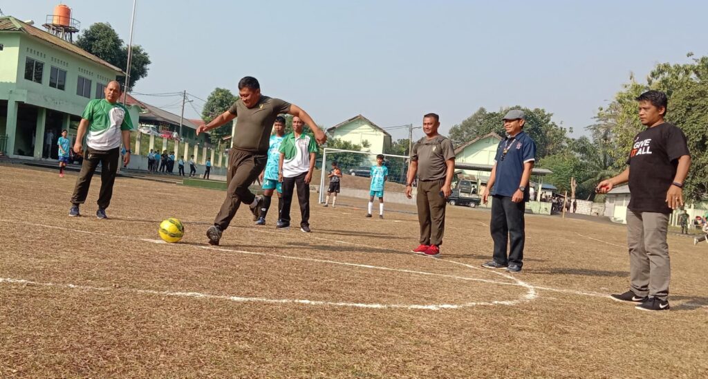 Dandim 0602/Serang Membuka Turnamen Mini Soccer Tingkat SLTP, Meriahkan HUT RI Ke 78 Dandim 0602/Serang Membuka Turnamen Mini Soccer Tingkat SLTP, Meriahkan HUT RI Ke 78