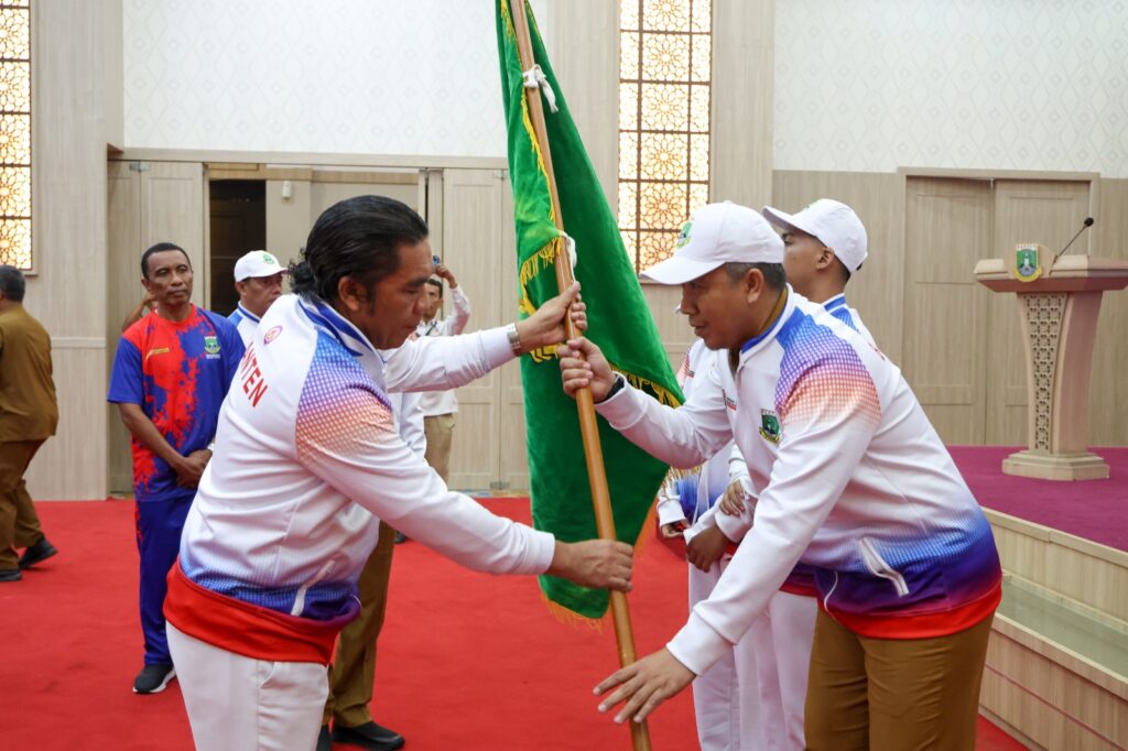 Pj Gubernur Lepas Kontingen Provinsi Banten pada POPNAS XVI Tahun 2023 Pj Gubernur Lepas Kontingen Provinsi Banten pada POPNAS XVI Tahun 2023