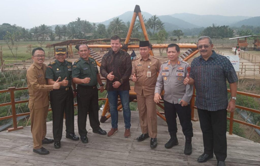 Kasdim 0602/Serang Mewakili Dandim Hadiri Grand Opening Agro Edu Wisata Markaz Komobid Kasdim 0602/Serang Mewakili Dandim Hadiri Grand Opening Agro Edu Wisata Markaz Komobid