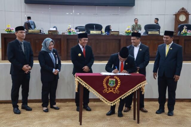 Pj Gubernur Hadiri Paripurna PAW Anggota DPRD Provinsi Banten