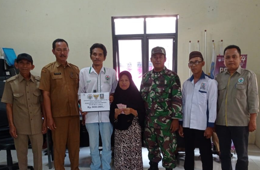 Babinsa Koramil 0602-13/Padarincang Dampingi Kades Kalumpang Salurkan BLT DD Babinsa Koramil 0602-13/Padarincang Dampingi Kades Kalumpang Salurkan BLT DD