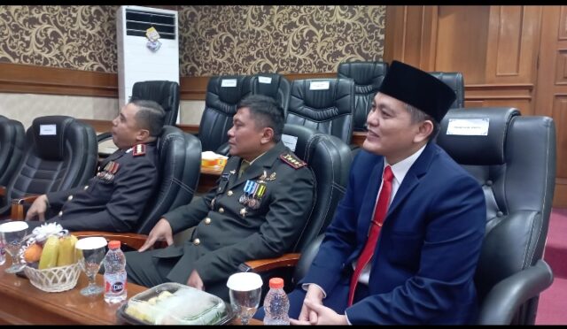 Dandim 0602/Serang Hadiri Rapat Paripurna Mendengarkan Pidato Kenegaraan Presiden RI Joko Widodo 