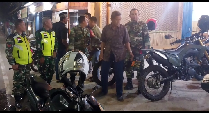Yakinkan Wilayah Kondusif, Lettu Dadan Danramil 0602-02/Kasemen Pimpin Patroli Keamanan