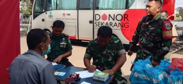 Danramil 0602-01/Kota Serang Bersama Anggota Ikuti Kegiatan Donor Darah Di PMI Kota Serang