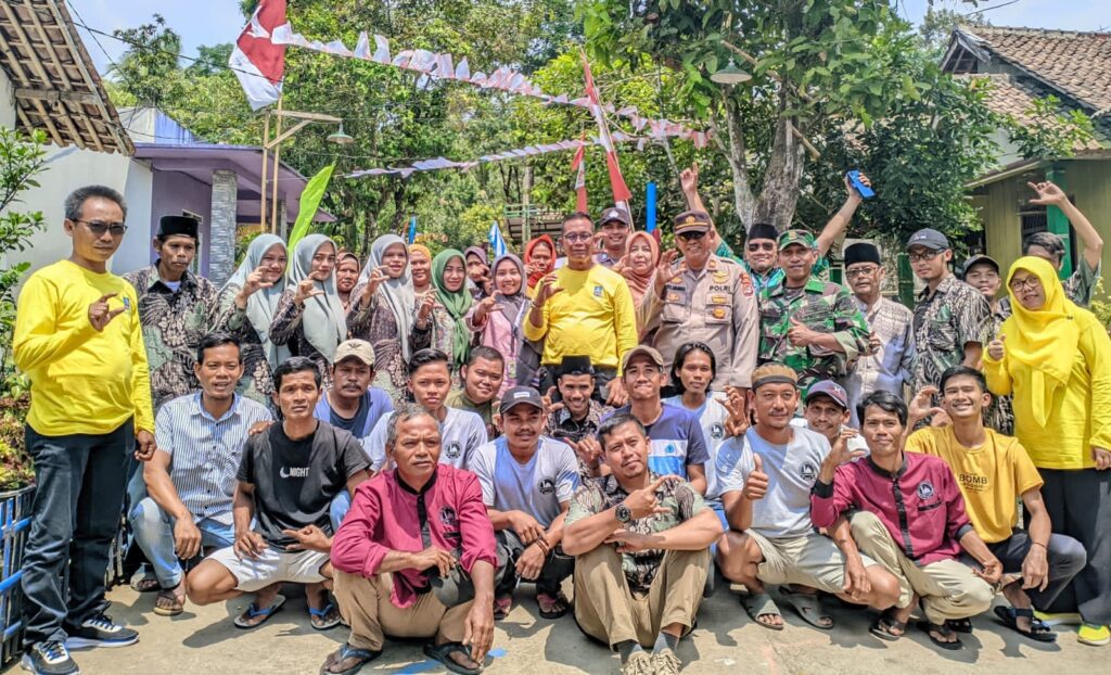 Babinsa Koramil 0602-12/Ciomas Dampingi Kades Pondok Kahuru Sambut Tim Penilai LKBA Babinsa Koramil 0602-12/Ciomas Dampingi Kades Pondok Kahuru Sambut Tim Penilai LKBA