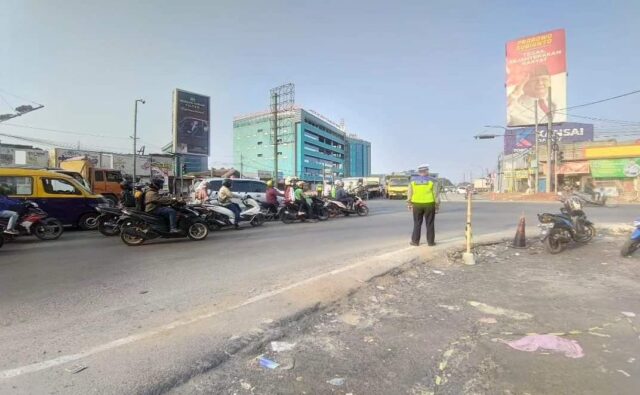Rawan Macet, Polsek Curug Polres Tangsel Gatur Lalu Lintas Sore
