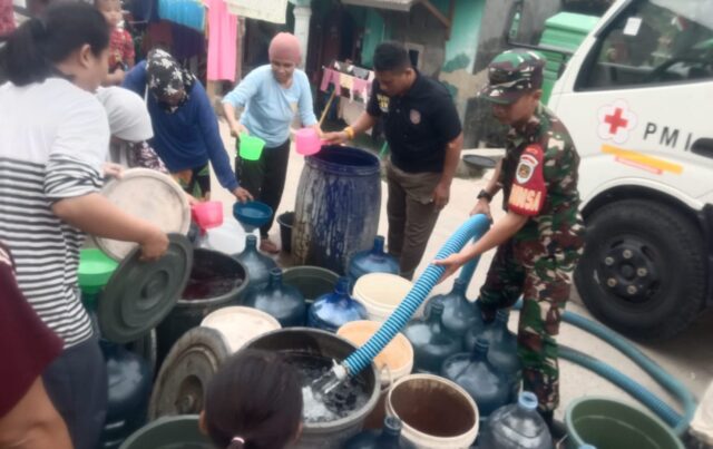 Dampak Kekeringan, Koramil 0602-10/Pamarayan Bersama PMI Terus Salurkan Bantuan Air Bersih