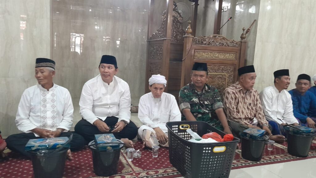Pererat Silaturahmi, Babinsa Koramil 0602-04/Taktakan Hadiri Peringatan Maulid Nabi Muhammad SAW Pererat Silaturahmi, Babinsa Koramil 0602-04/Taktakan Hadiri Peringatan Maulid Nabi Muhammad SAW