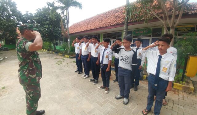 Babinsa Koramil 0602-01/Kota Serang Tingkatkan Disiplin Pelajar Melalui Latihan PBB