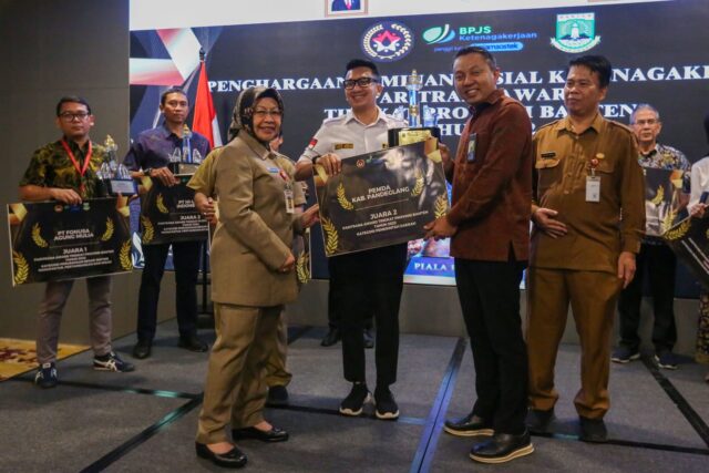 Program Perlindungan Pekerja, Pemprov Banten Berikan Anugerah Paritrana Award 2022