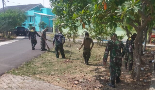 Koramil 0602-11/Tirtayasa Gelar Karya Bakti Pembersihan Pondok Pesantren An Nawawi
