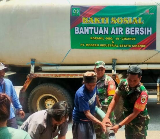 Koramil 0602-19/Cikande Bersama PT. Modern Industrial Estate Cikande Saluran Bantuan 25.000 Liter Air Bersih