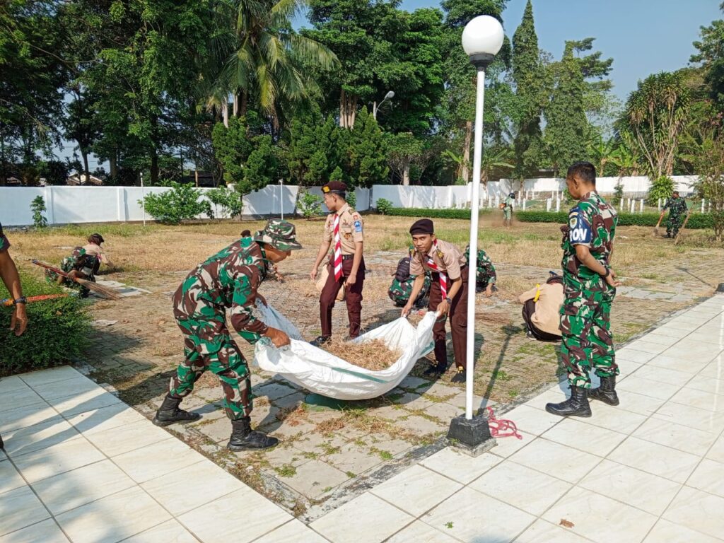 Sambut HUT Ke-78 TNI, Kodim 0601/Pandeglang Bersihkan TMP Cihaseum Sambut HUT Ke-78 TNI, Kodim 0601/Pandeglang Bersihkan TMP Cihaseum