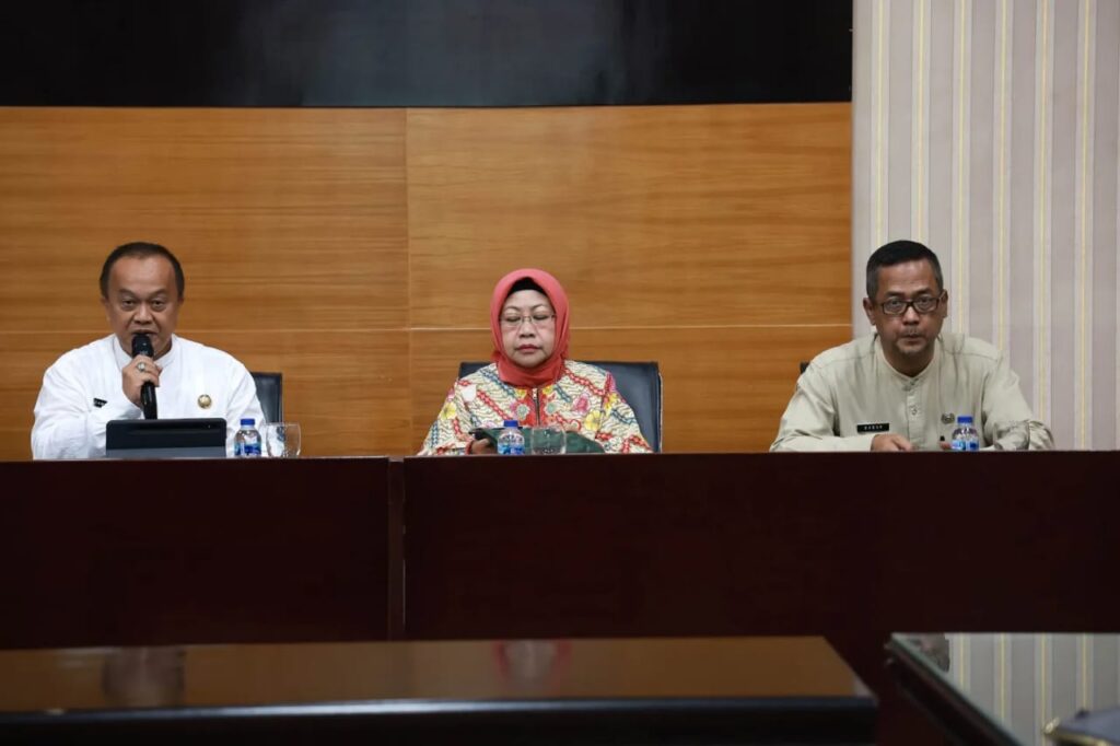 Pj Sekda Virgojanti Pimpin Rapat Persiapan HUT ke-23 Provinsi Banten Pj Sekda Virgojanti Pimpin Rapat Persiapan HUT ke-23 Provinsi Banten