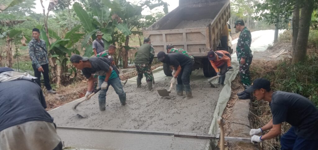 Dorong Percepatan Pembangunan, Kodim 0602/Serang Gelar Karya Bhakti Betonisasi Jalan