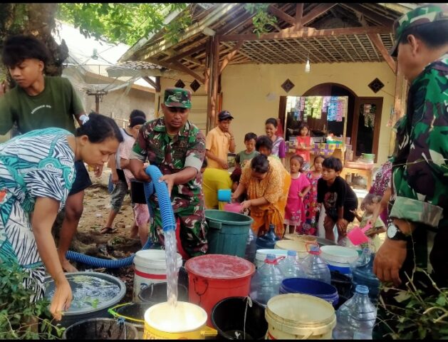 Krisis Air Bersih Makin Meluas, Koramil 0111/ Pagelaran Terus Bantu Carikan Solusi