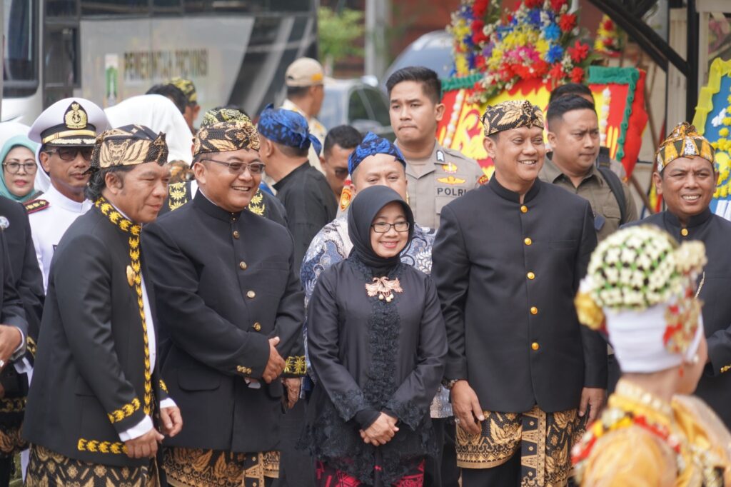 Kenakan Baju Tradisional Banten, Danrem 064/MY Hadiri Upacara Peringatan HUT Provinsi Banten