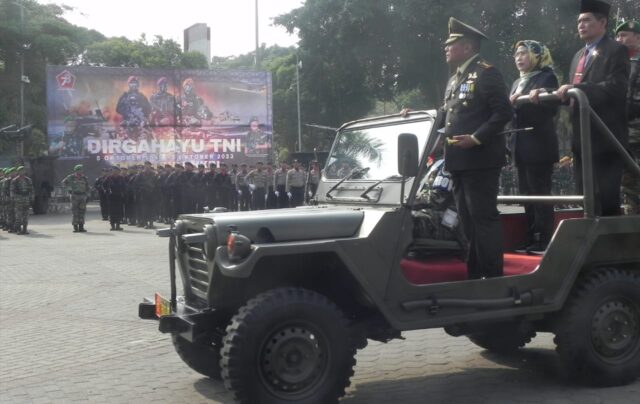 Dandim 0602/Serang Pimpin Upacara HUT TNI Ke 78 Tahun 2023 Di Alun Alun Kota Serang