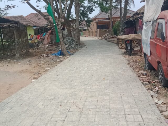 Pekerjaan Pembangunan Proyek Jalan Lingkungan Paving Block di Desa Kosambi Dalam Disorot!