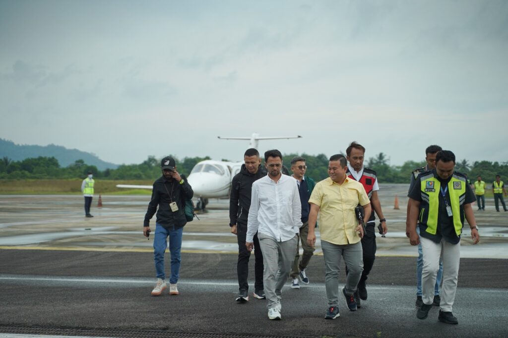 Raffi Ahmad dan Arbi Leo Lakukan Bisnis Trip untuk Ekspansi Rojo Sambel Raffi Ahmad dan Arbi Leo Lakukan Bisnis Trip untuk Ekspansi Rojo Sambel